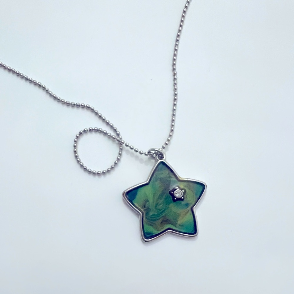 Color changing mood star pendant necklace